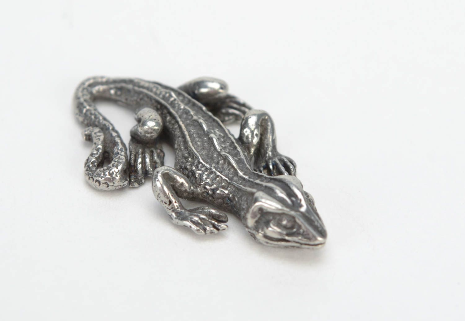 Small DIY silvery metal blank for jewelry making in the shape of lizard photo 2