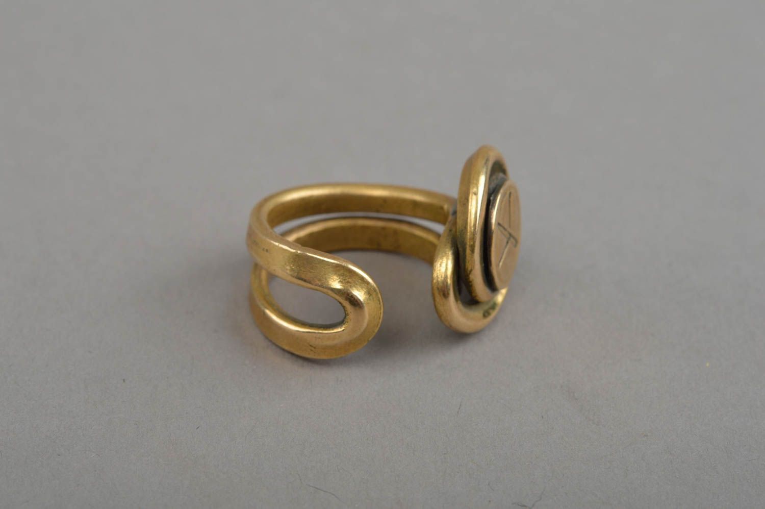 Schöner künstlerischer eleganter handgemachter Ring aus Messing Pacific Sign foto 2