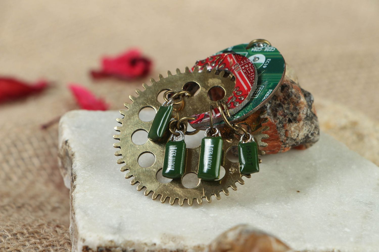 Round steampunk pendant with clock mechanism photo 5