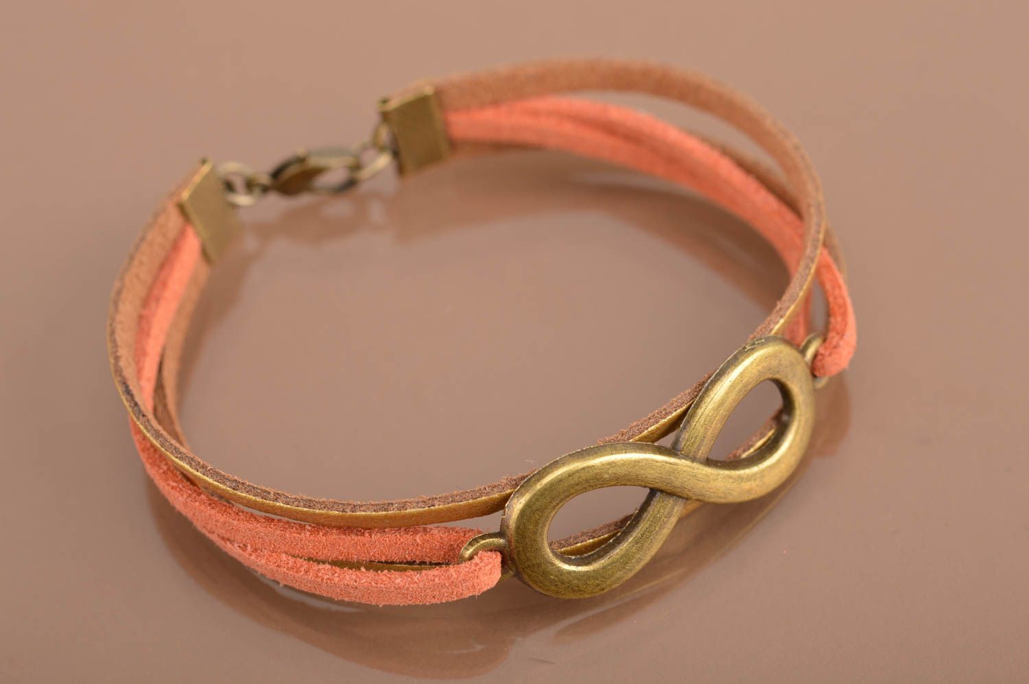 Bracelet 3 rangs en lacets de cuir et signe de l'infini en métal fait main doré photo 4