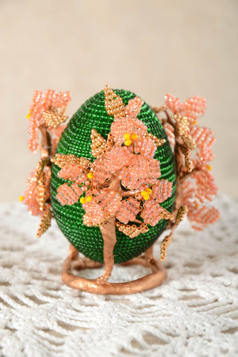 Huevo artesanal de abalorios original elemento decorativo regalo para Pascua foto 1