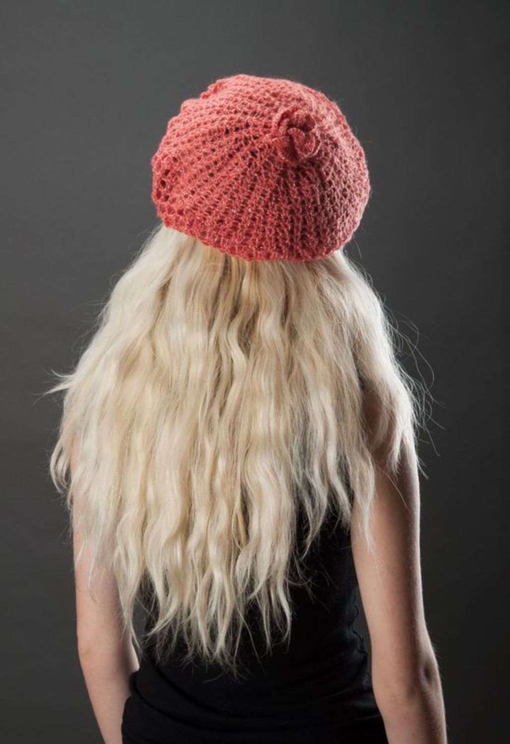 Coral knitted beret photo 4