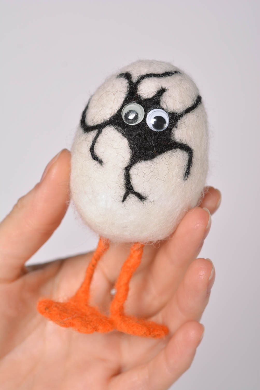 Игрушка ручной работы интерьерная игрушка из шерсти мягкая игрушка валяние Яйцо фото 3
