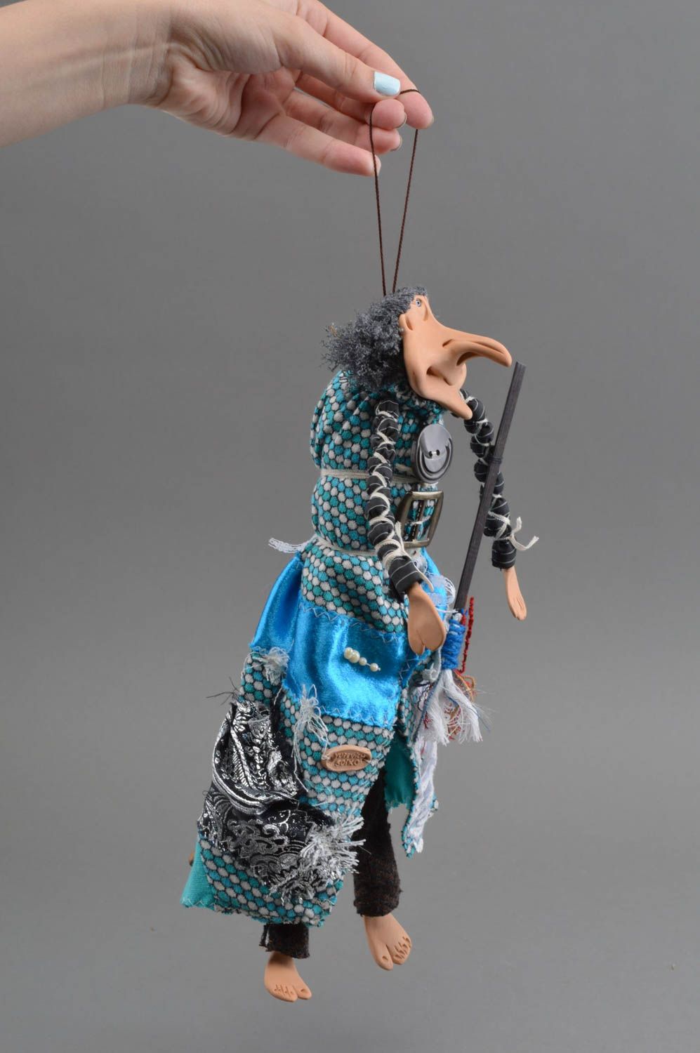 Авторская кукла для декора из глины и ткани ручной работы оригинальная Модница фото 2