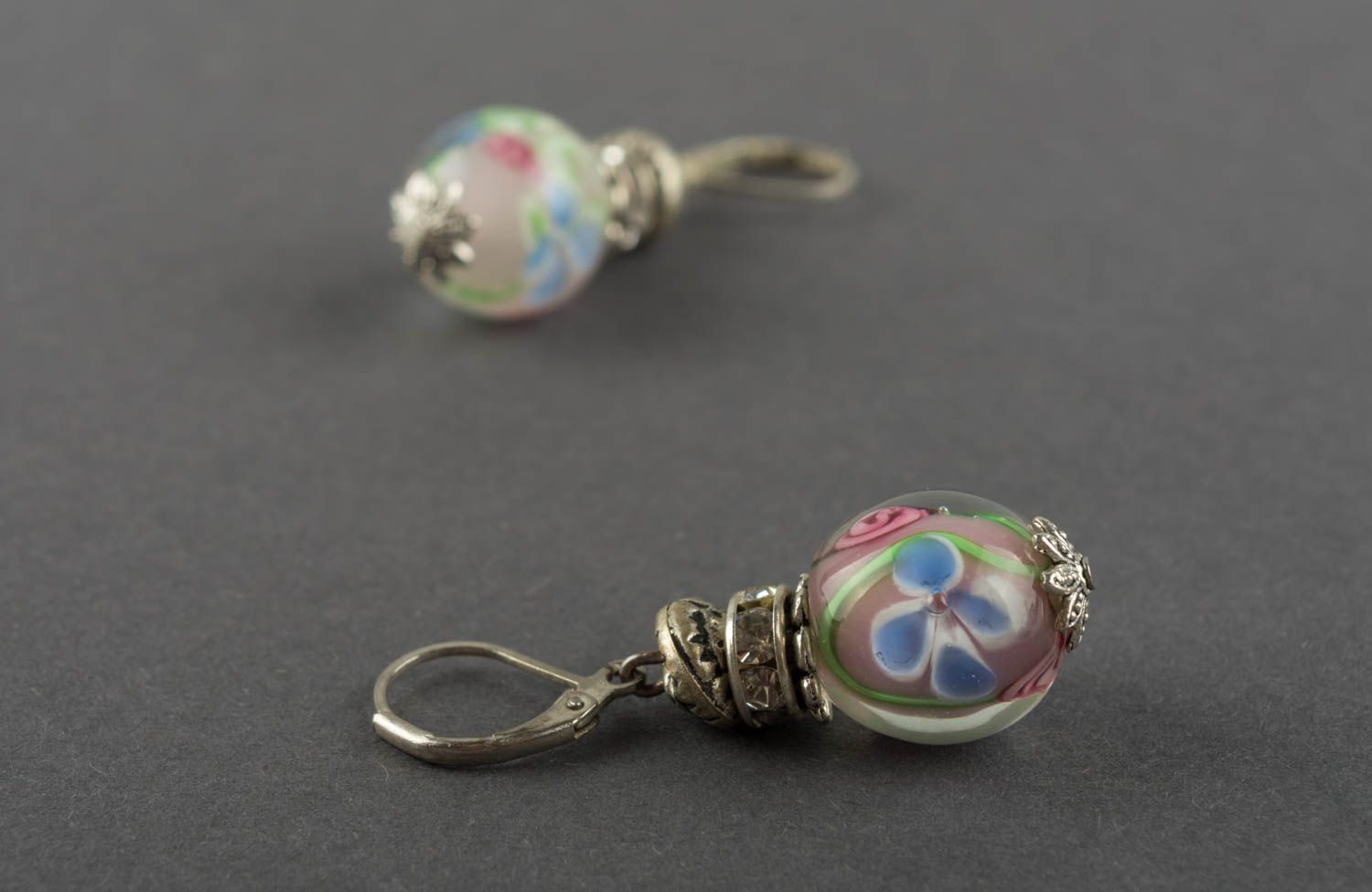 Boucles d'oreilles florales en verre de Murano faites main rondes accessoire photo 5