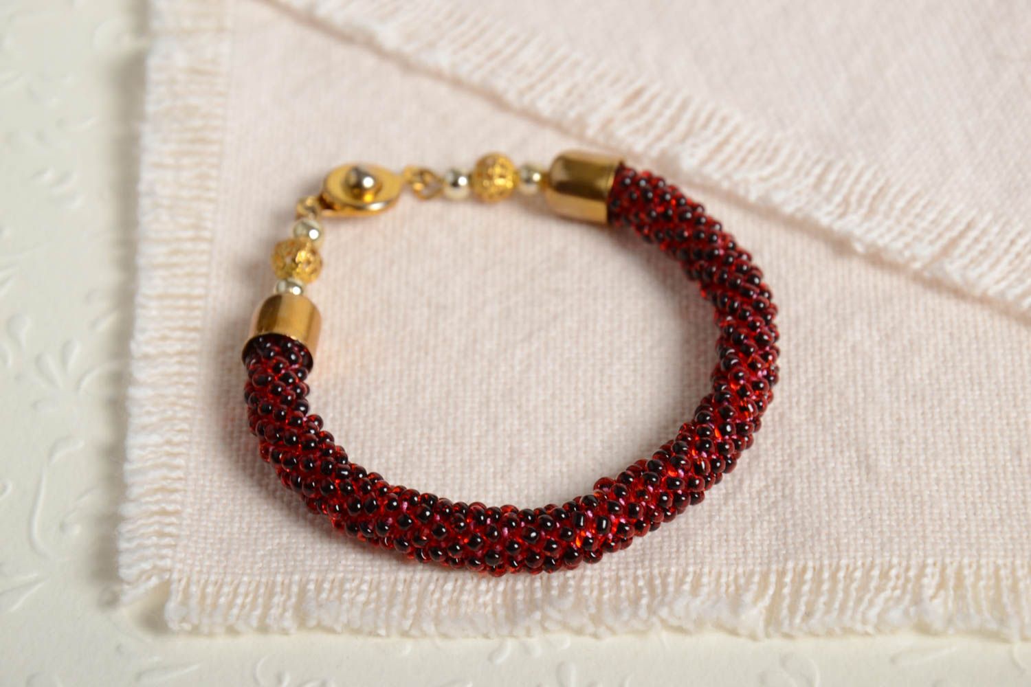 Bracelet perles de rocaille Bijou fait main Accessoire femme rouge noir design photo 1