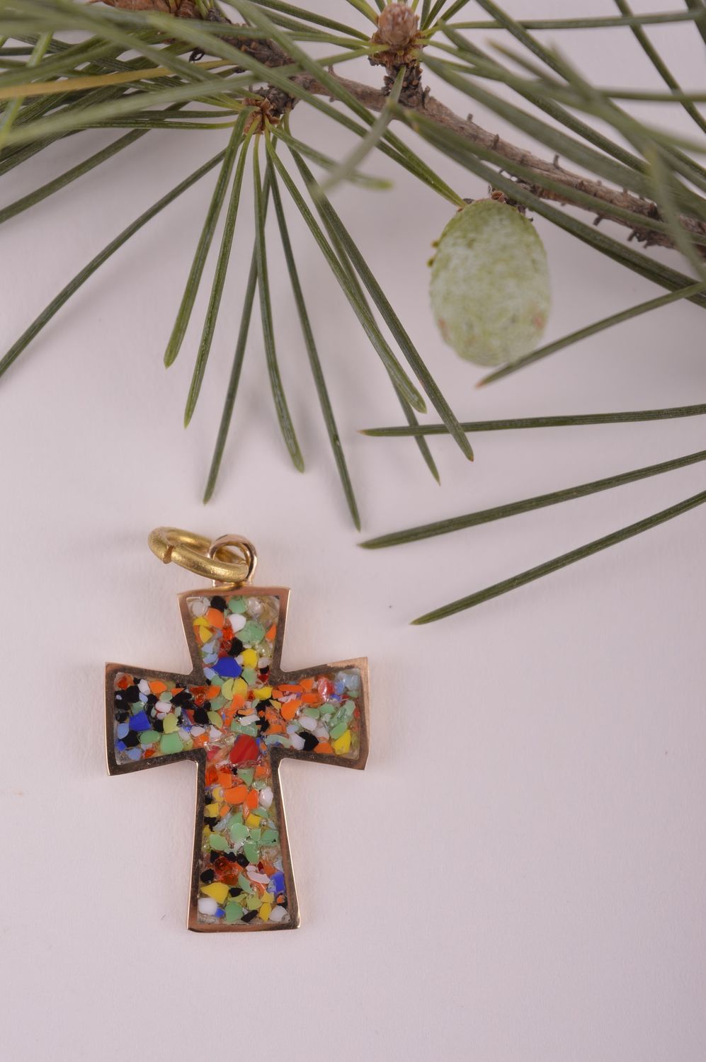 Крестик с камнями handmade подвеска на шею украшение из латуни разноцветное фото 1