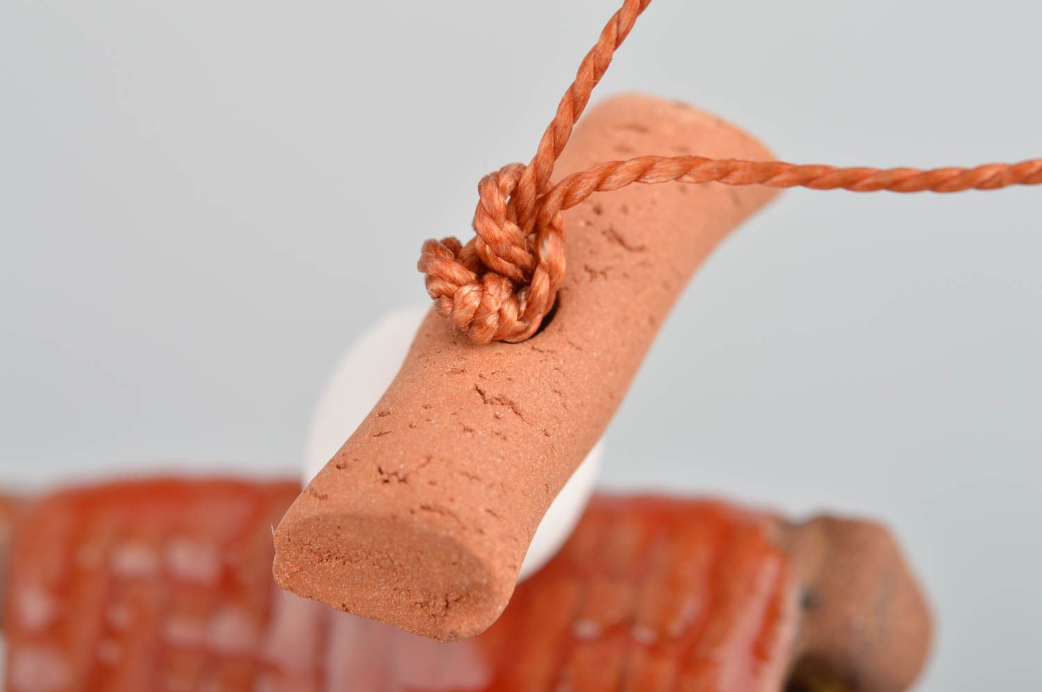 Глиняный колокольчик расписанный глазурью ручной работы Домик с красной крышей фото 4