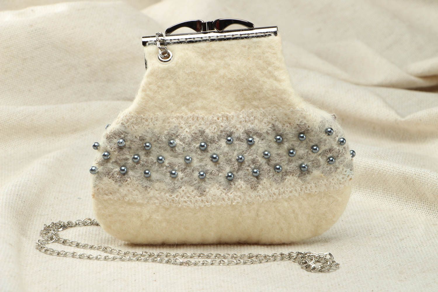 Wool shoulder bag with chain photo 1
