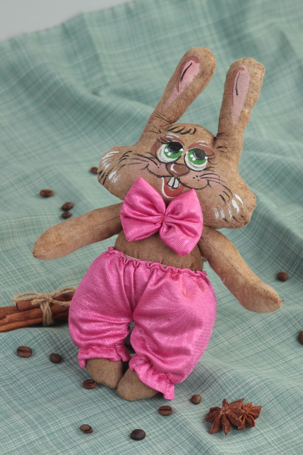 Juguete de peluche hecho a mano muñeco de tela conejo elemento decorativo foto 1