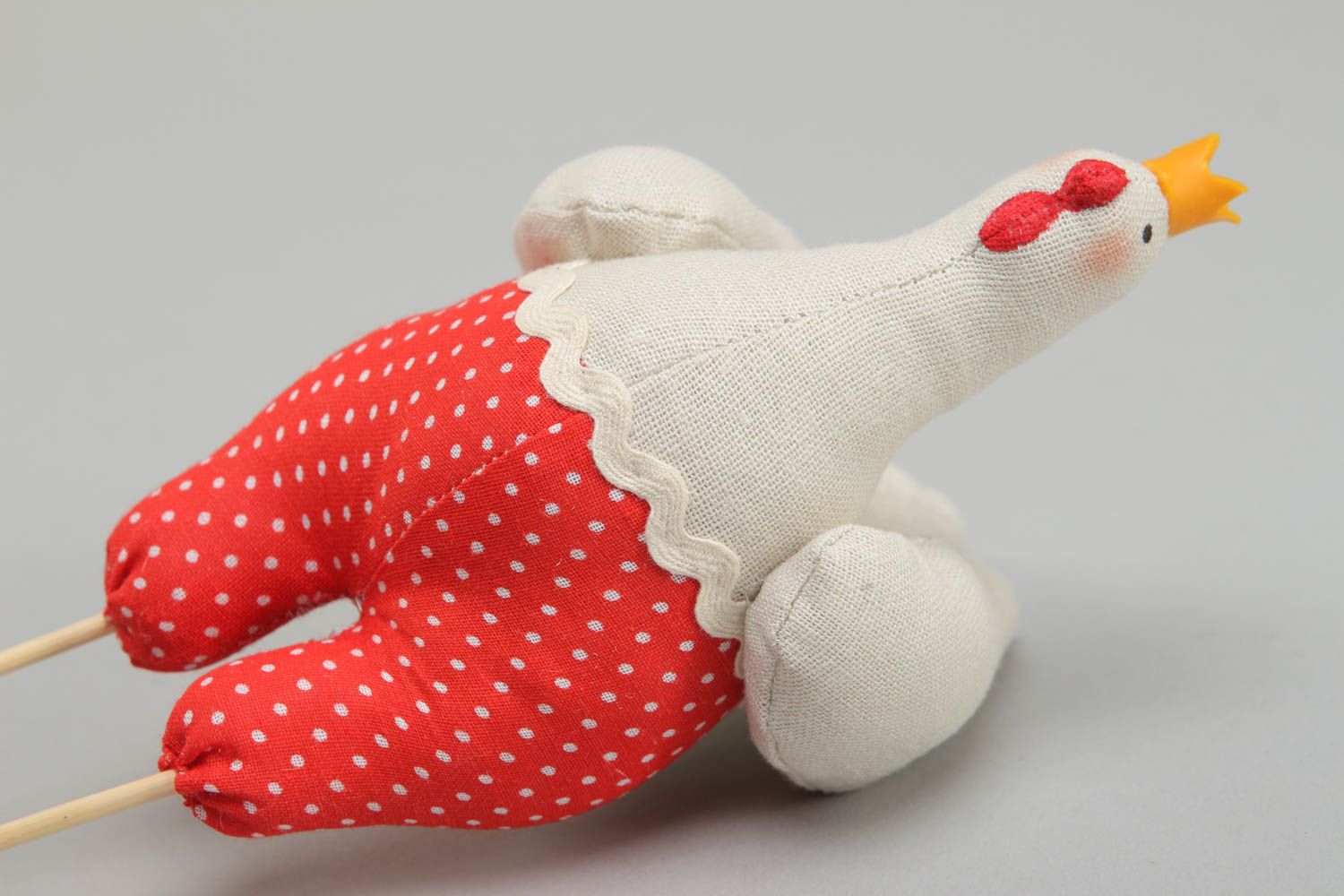 Jouet mou décoratif en lin et coton fait main en forme de poule-princesse  photo 2