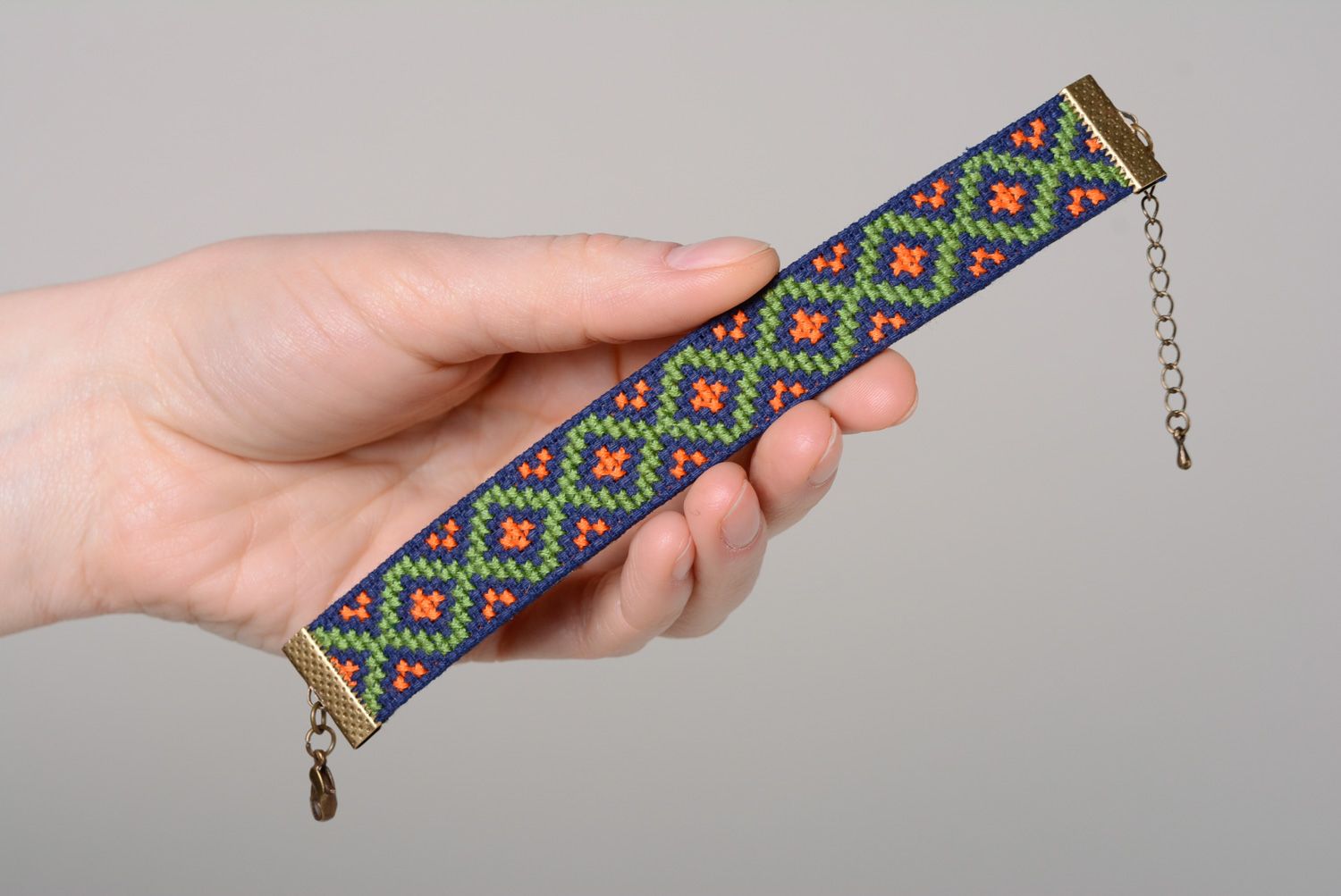 Текстильный браслет ручной работы с вышивкой фото 4