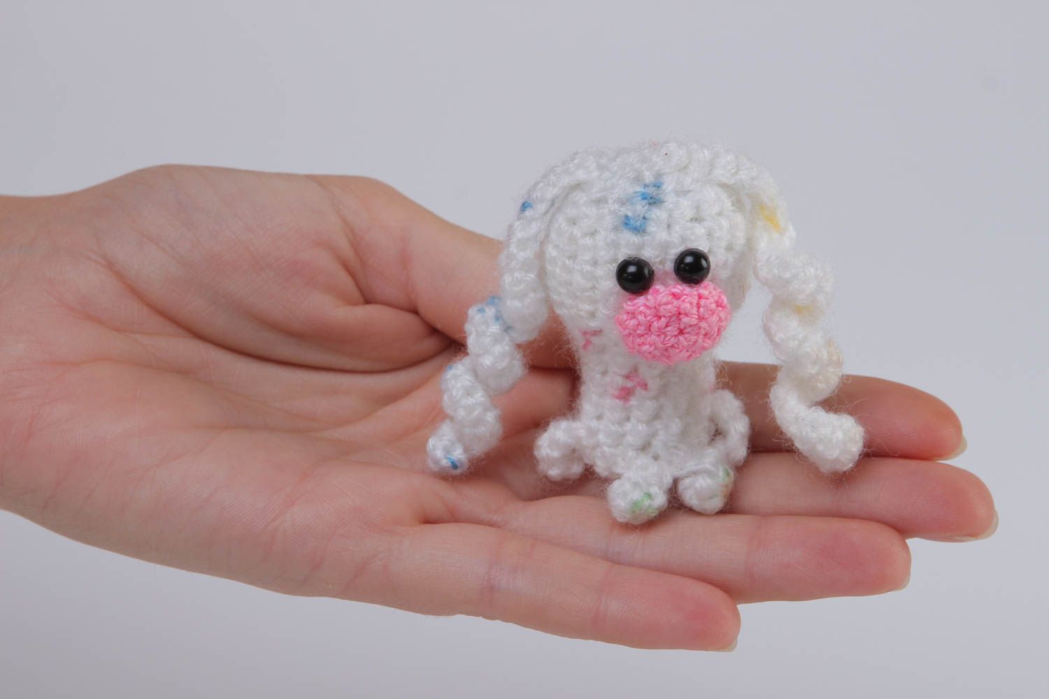 Broche lapin blanc Bijou fait main tricoté au crochet Cadeau enfant original photo 5