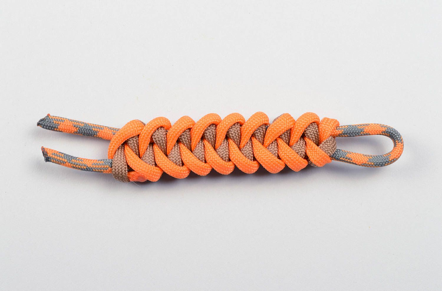 Брелок ручной работы авторский аксессуар брелок для ключей паракордовый оранж фото 3