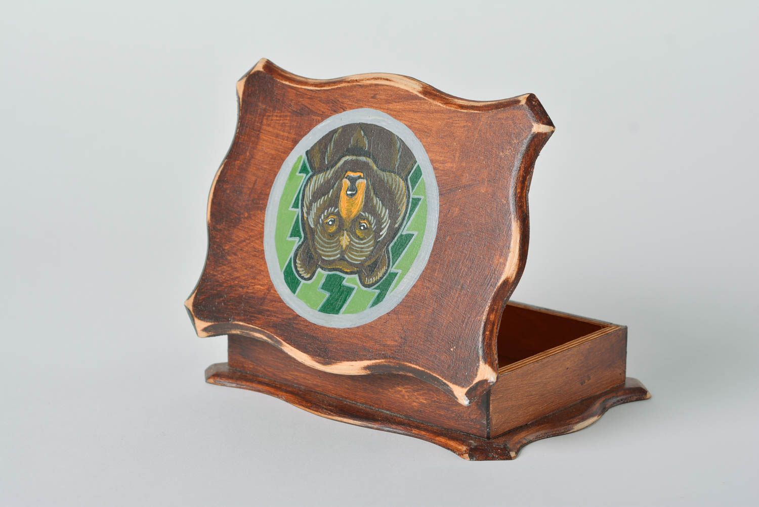 Небольшая деревянная шкатулка прямоугольная ручной работы резная с росписью Медведь фото 4