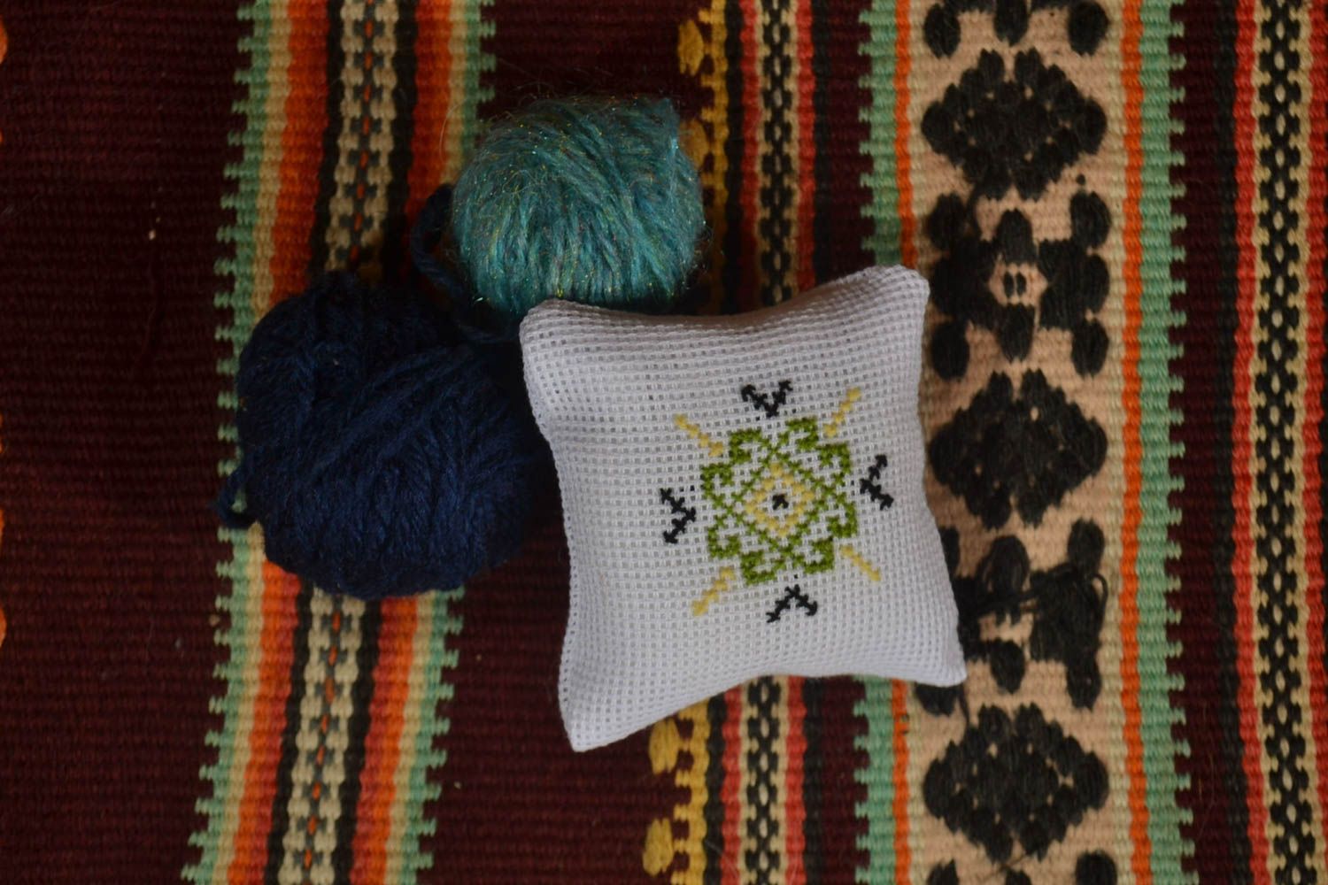 Handmade pin cushion sewing supplies embroidery kits homemade decorations photo 1