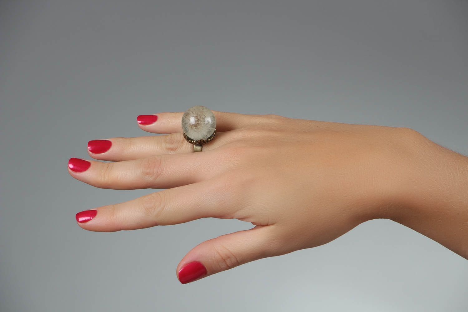 Кольцо с настоящим одуванчиком в ювелирной смоле фото 5