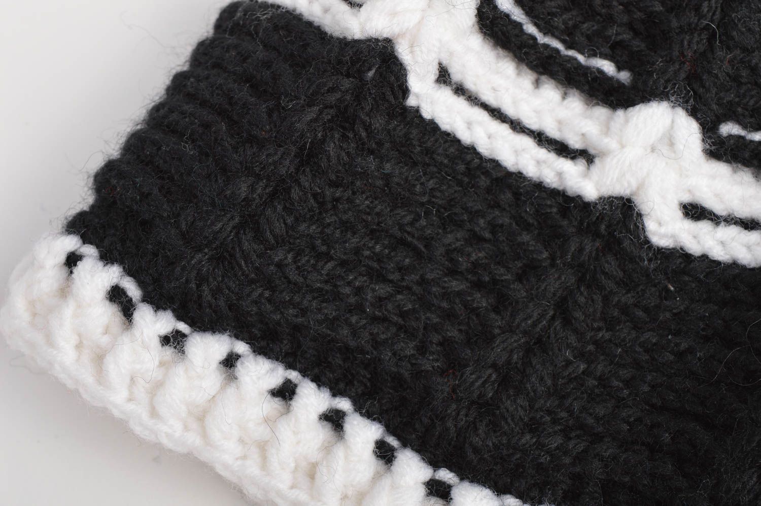 Bonnet tricot Chapeau au crochet fait main noir blanc pompon Vêtement enfant photo 5