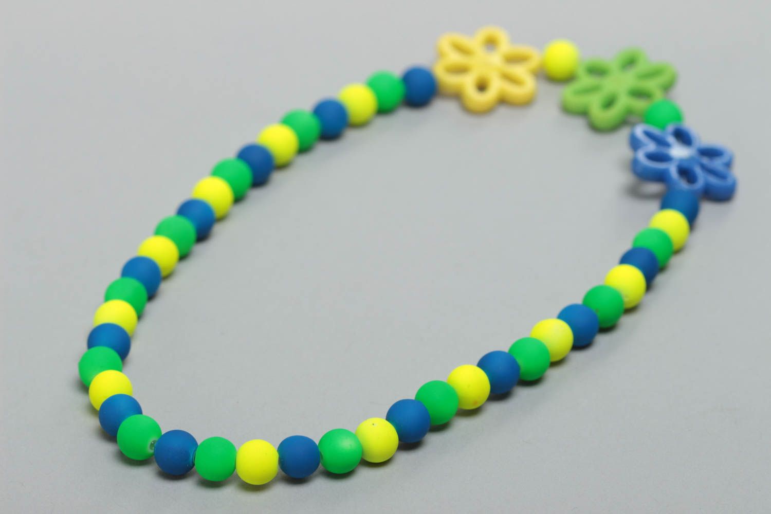 Beautiful stylish handmade bright children's plastic bead necklace photo 4