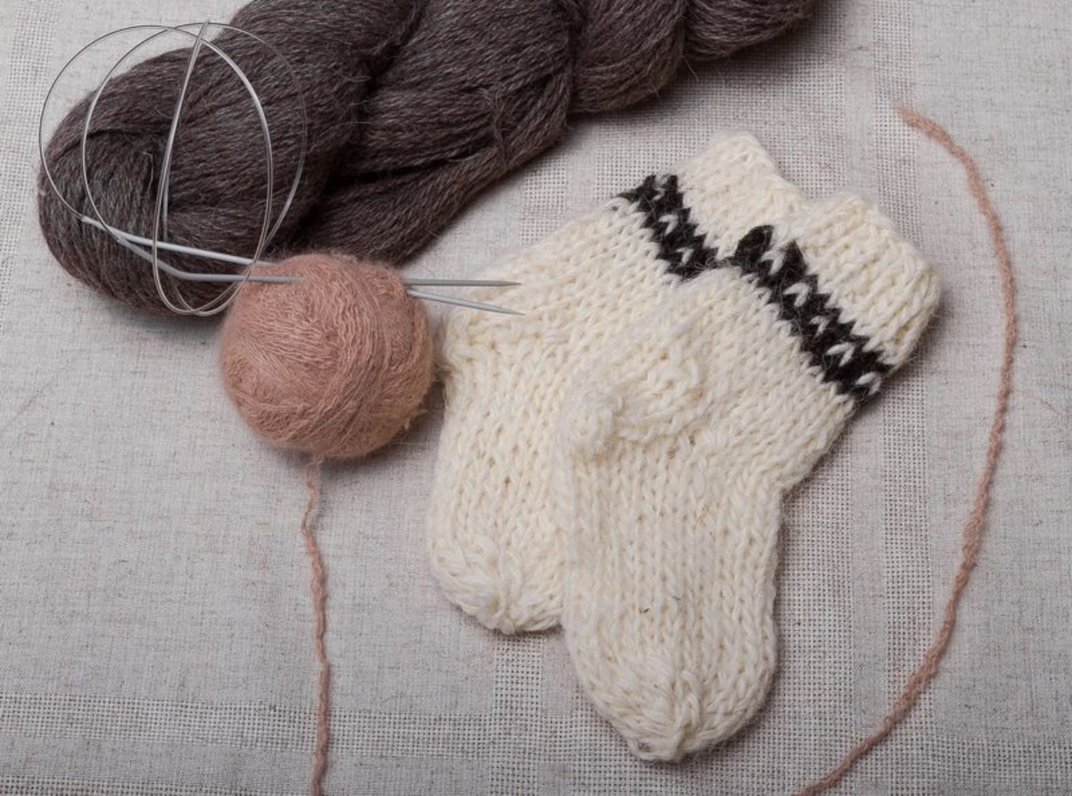Chaussettes d'enfant tricotées en laine photo 1