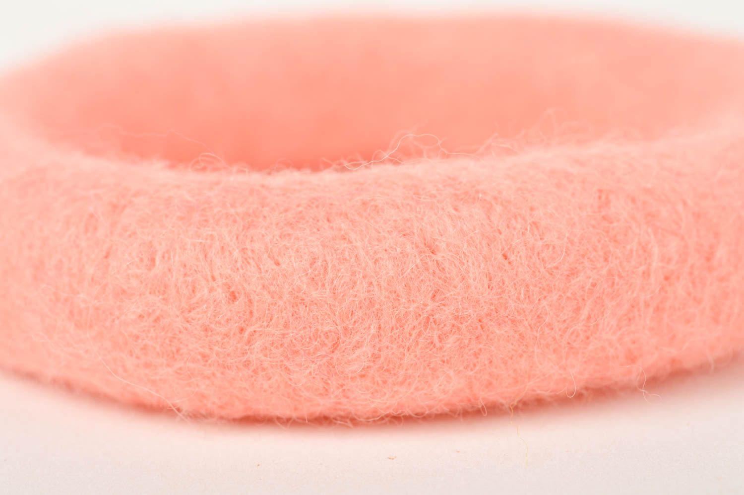 Armband aus Stoff handmade Schmuck rosa Accessoire für Frauen gefilzt schön foto 4