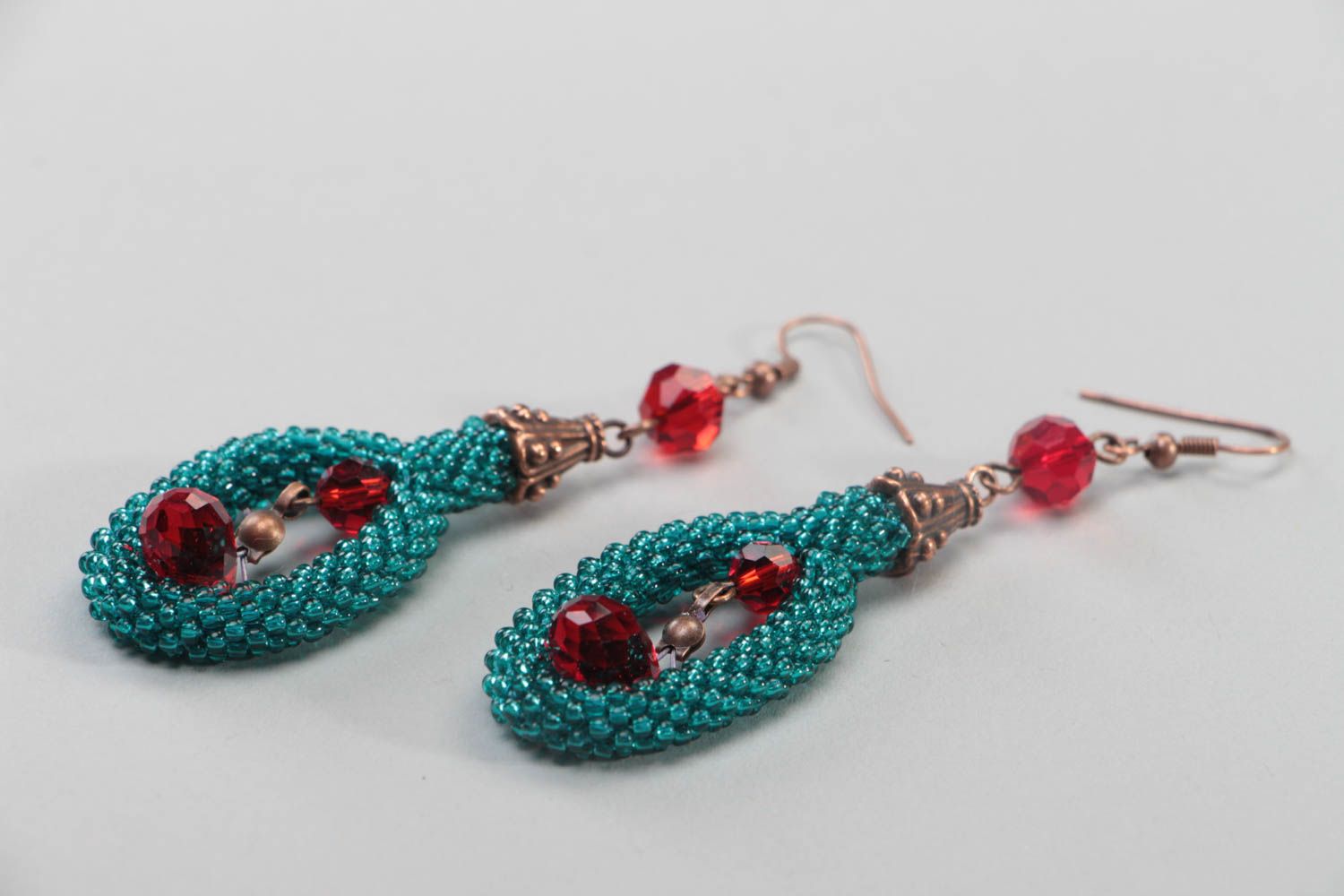 Boucles d'oreilles en perles de rocaille cristal vert rouge ovales faites main photo 3