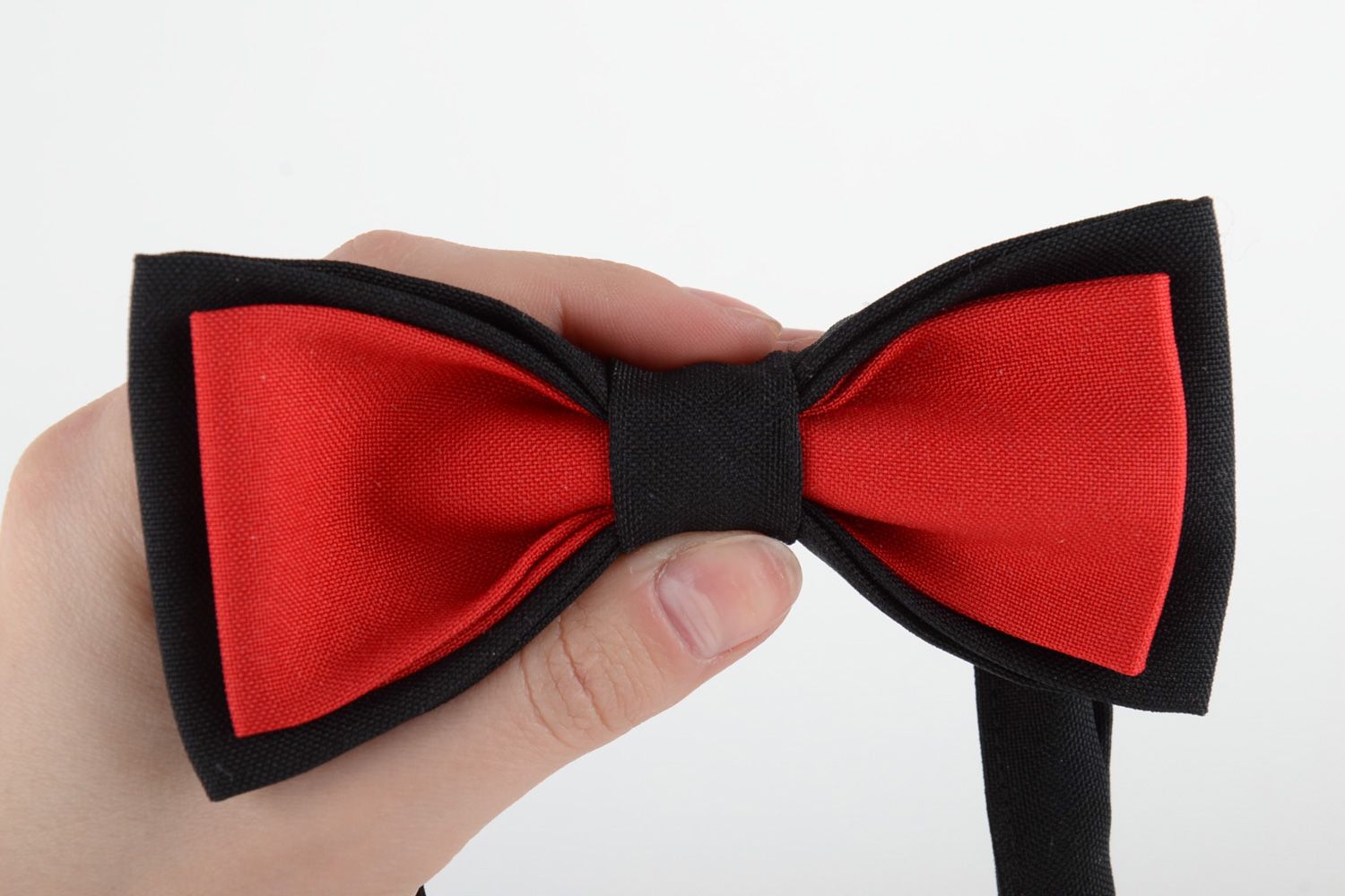 Handmade stylish bow tie sewn of red and black costume fabric for extravagant men photo 5