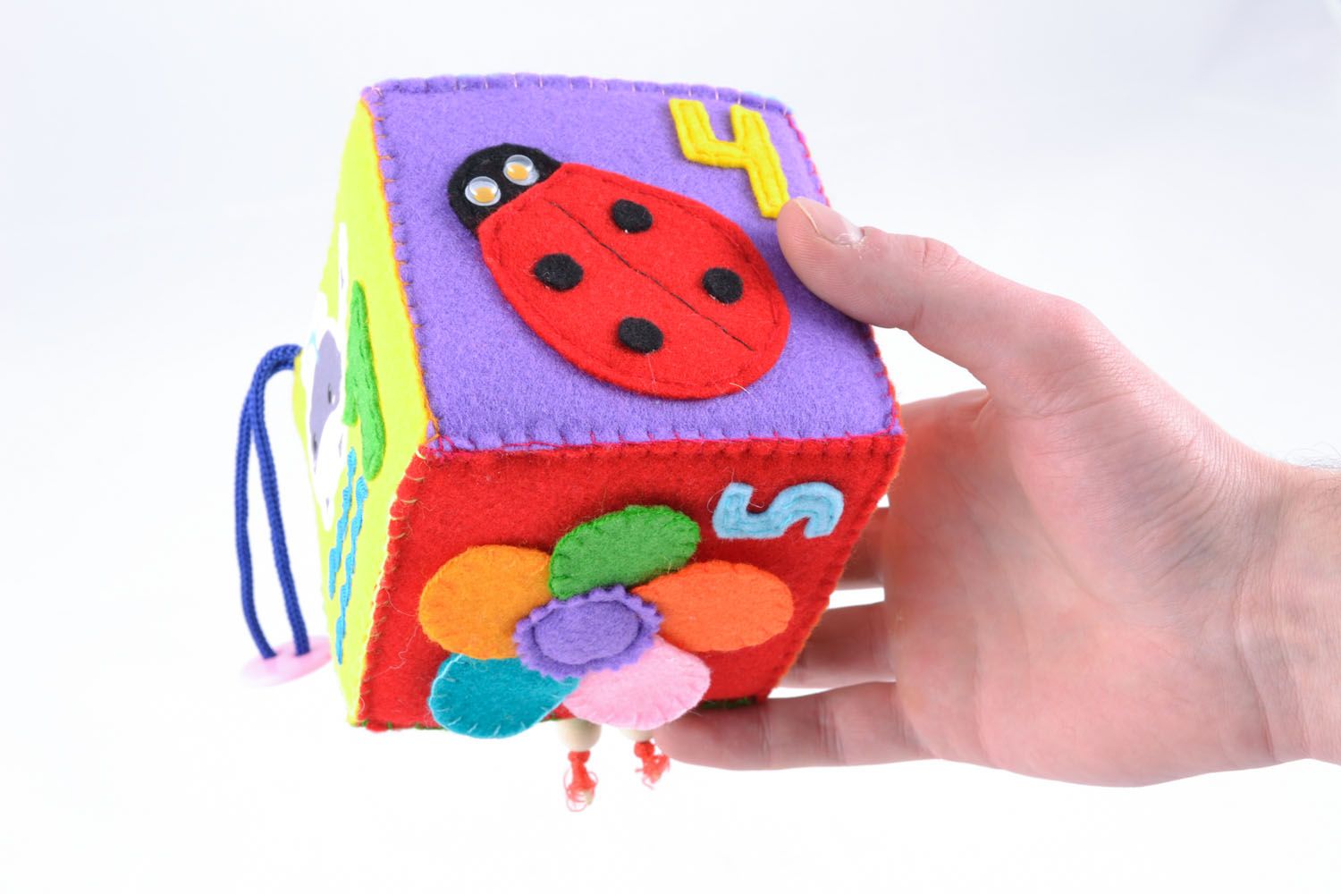 Handgemachtes Spielzeug Würfel für Kinder foto 4