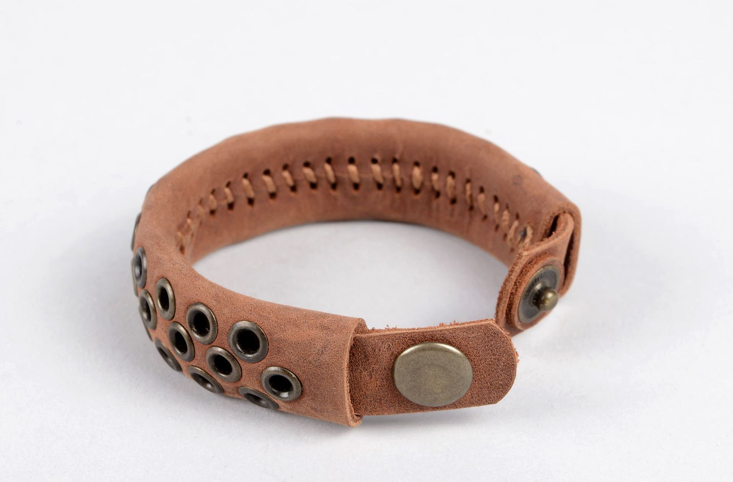 Кожаный браслет украшение ручной работы стильный аксессуар из кожи коричневый фото 4