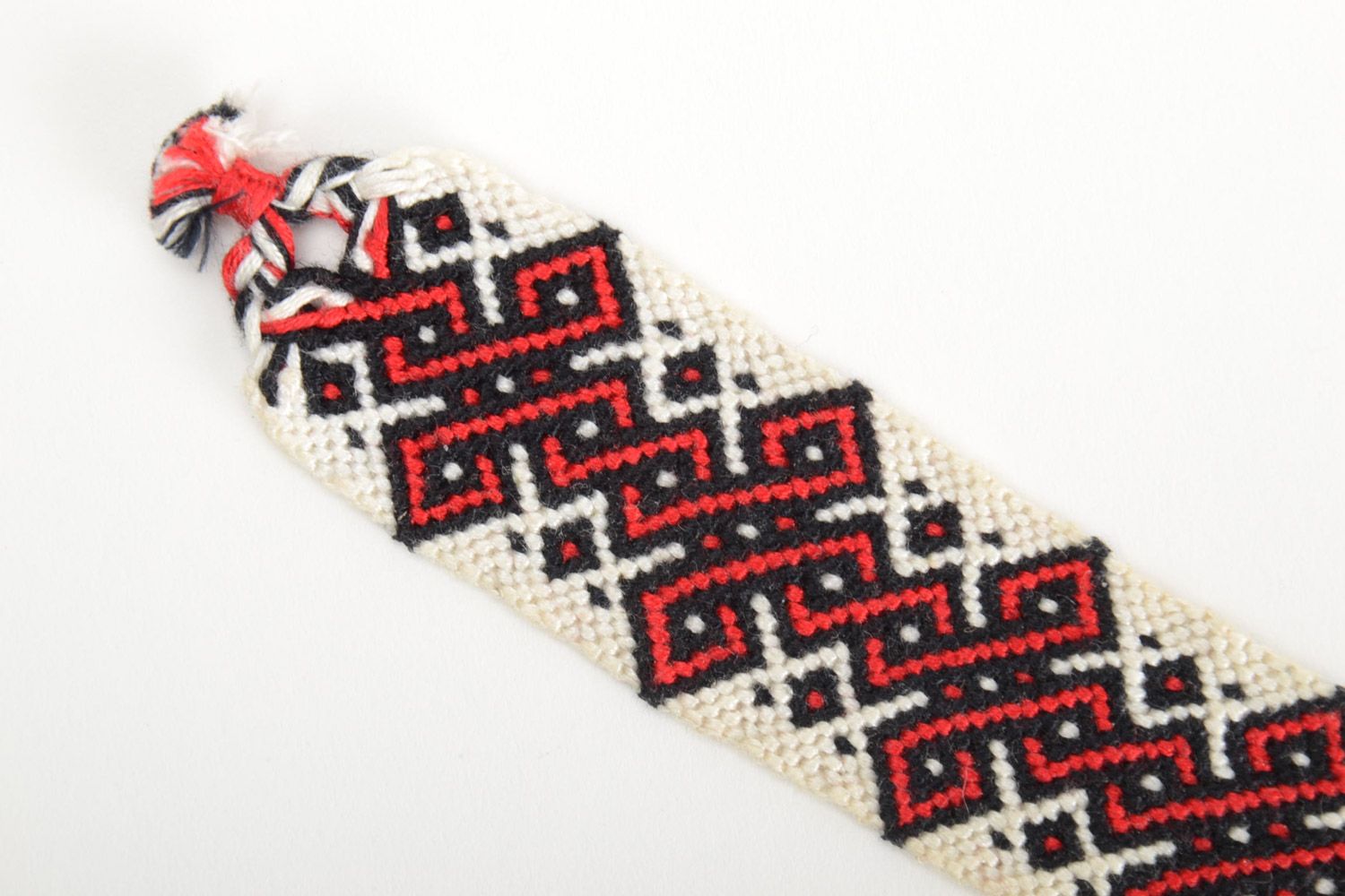Handmade friendship wrist bracelet woven of threads in ethnic Ukrainian style photo 4