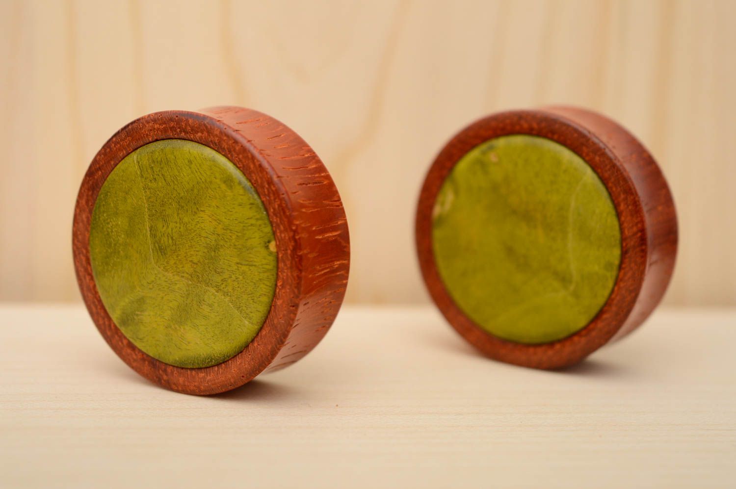 Handmade Plugs aus Holz foto 3