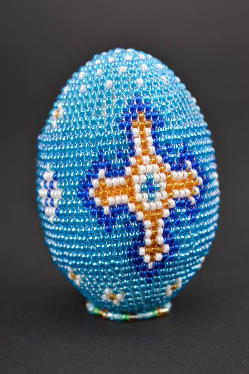 Пасхальное яйцо хэнд мэйд яйцо из бисера голубое с крестом пасхальный декор фото 3