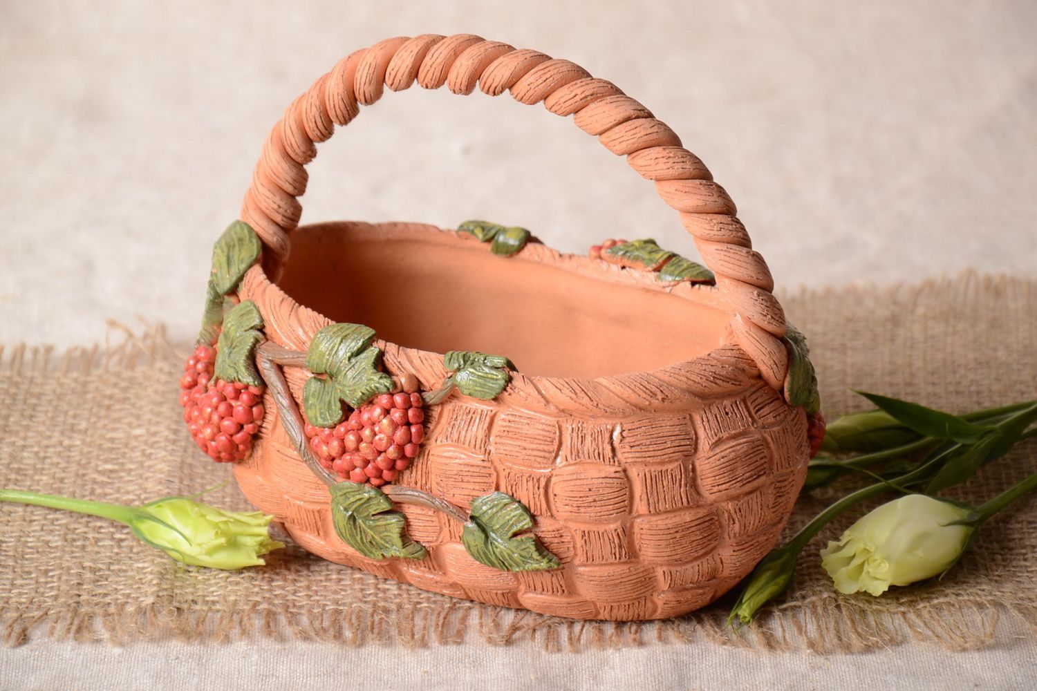 Bonbonnière céramique en forme de panier faite main peinte originale Obier photo 1