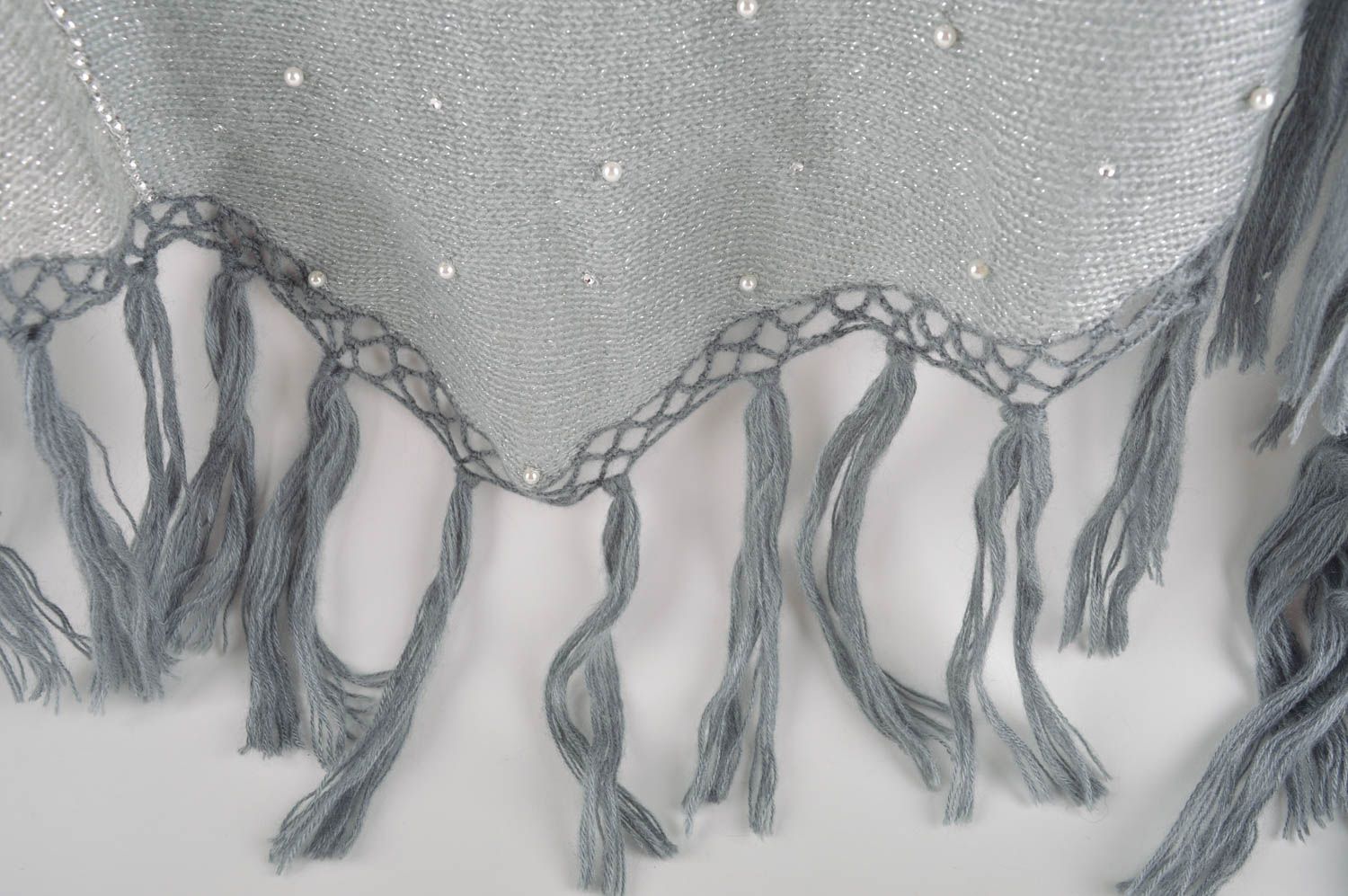 Grand Châle en laine fait main gris tricoté à franges Accessoire femme photo 4