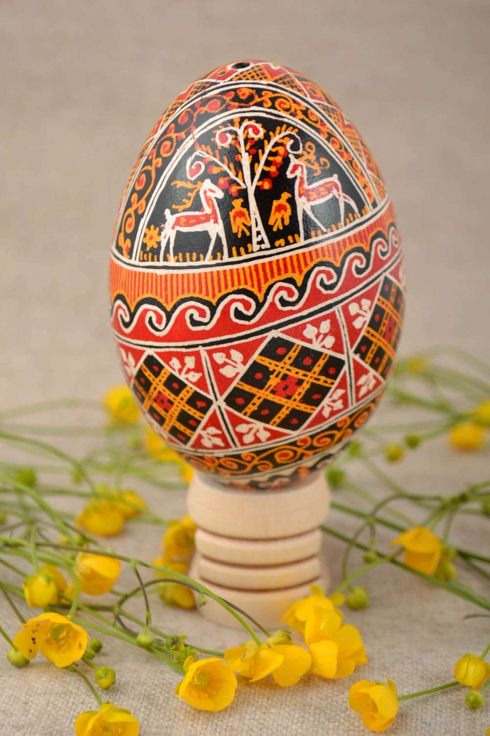 Schönes bemaltes Osterei handmade aus Gänseei mit Acrylfarben bemalt foto 1