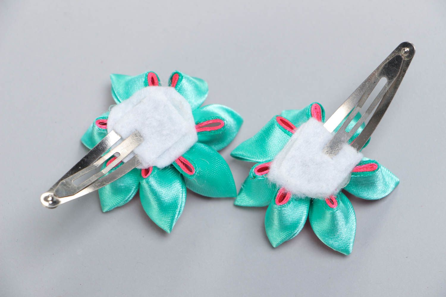 Set of gentle handmade kanzashi satin ribbon flower hair clips 2 pieces photo 4