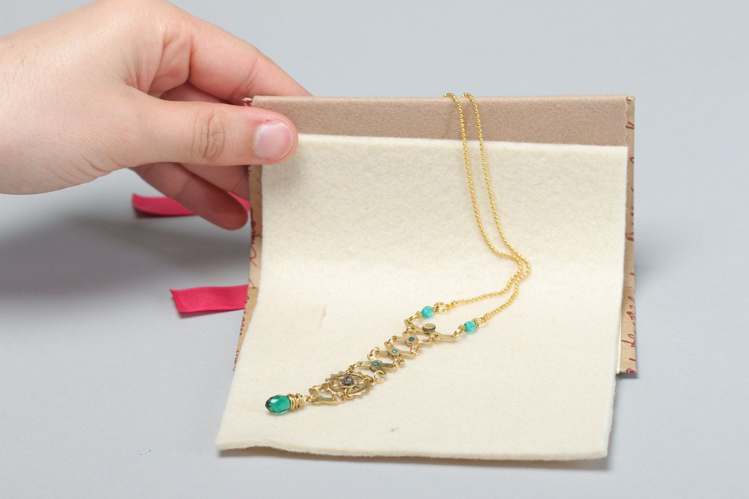 Joli pendentif fait main avec cristaux turquoise style steampunk bijou photo 5