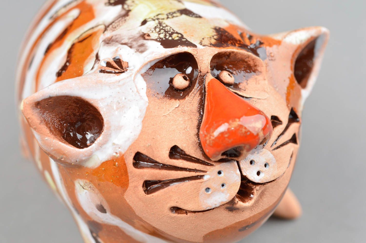 Figurine céramique peinte de glaçure colorée faite main Gros chat rayé photo 5