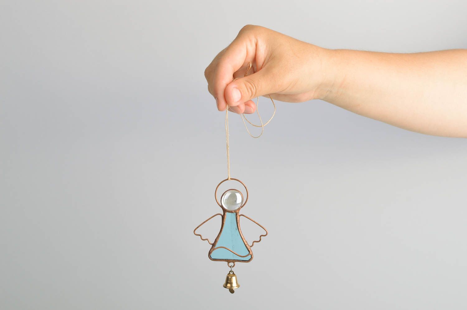 Petit objet en vitrail à suspendre en forme d'ange fait main bleu original  photo 3
