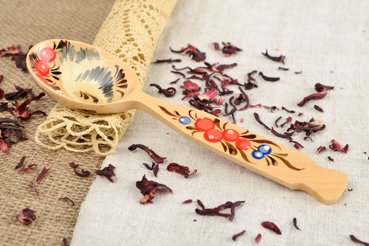 Cuchara de madera hecha a mano regalo original utensilio de cocina con ornamento foto 1
