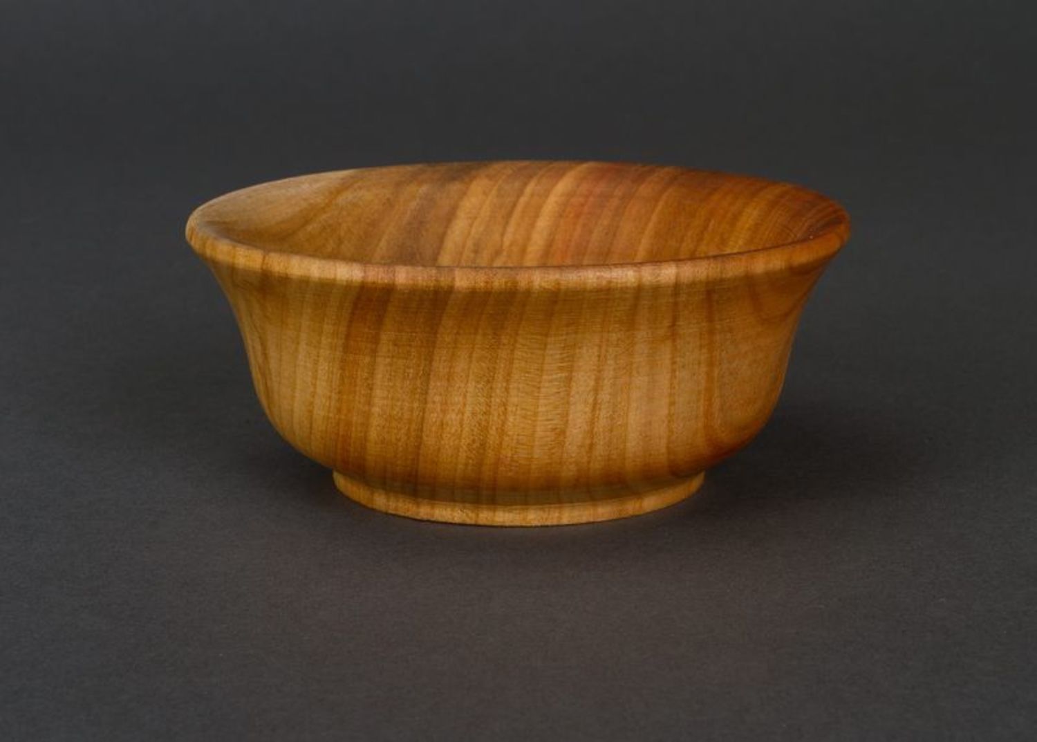 Bowl made of natural wood photo 3