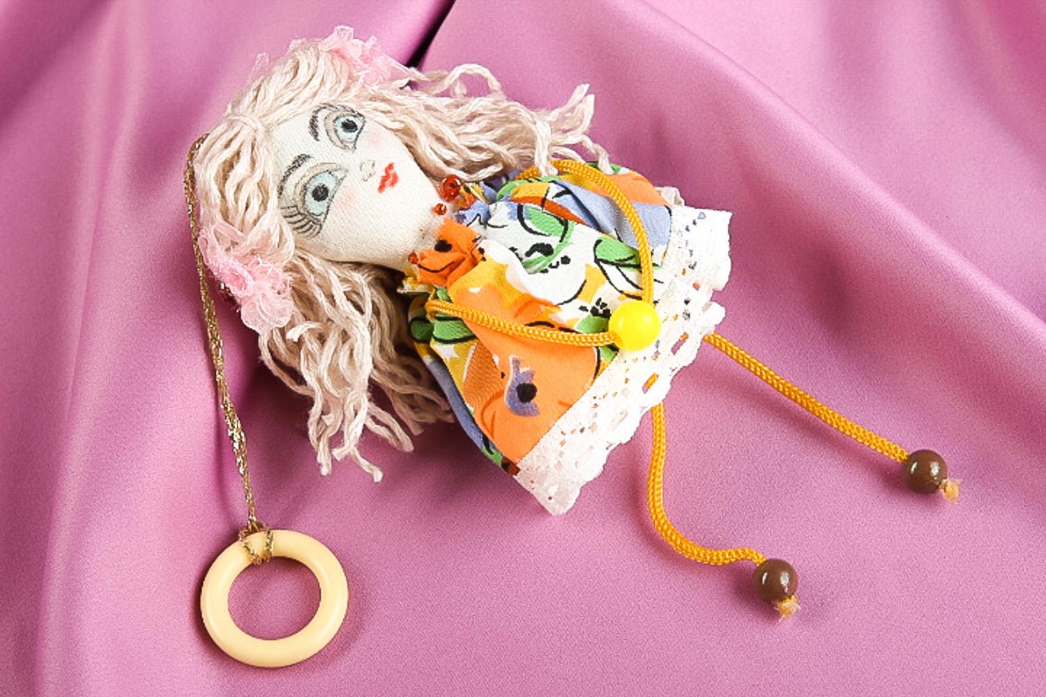 Bambola in stoffa fatta a mano pupazzo di pezza per interni giocattolo ecologico foto 1