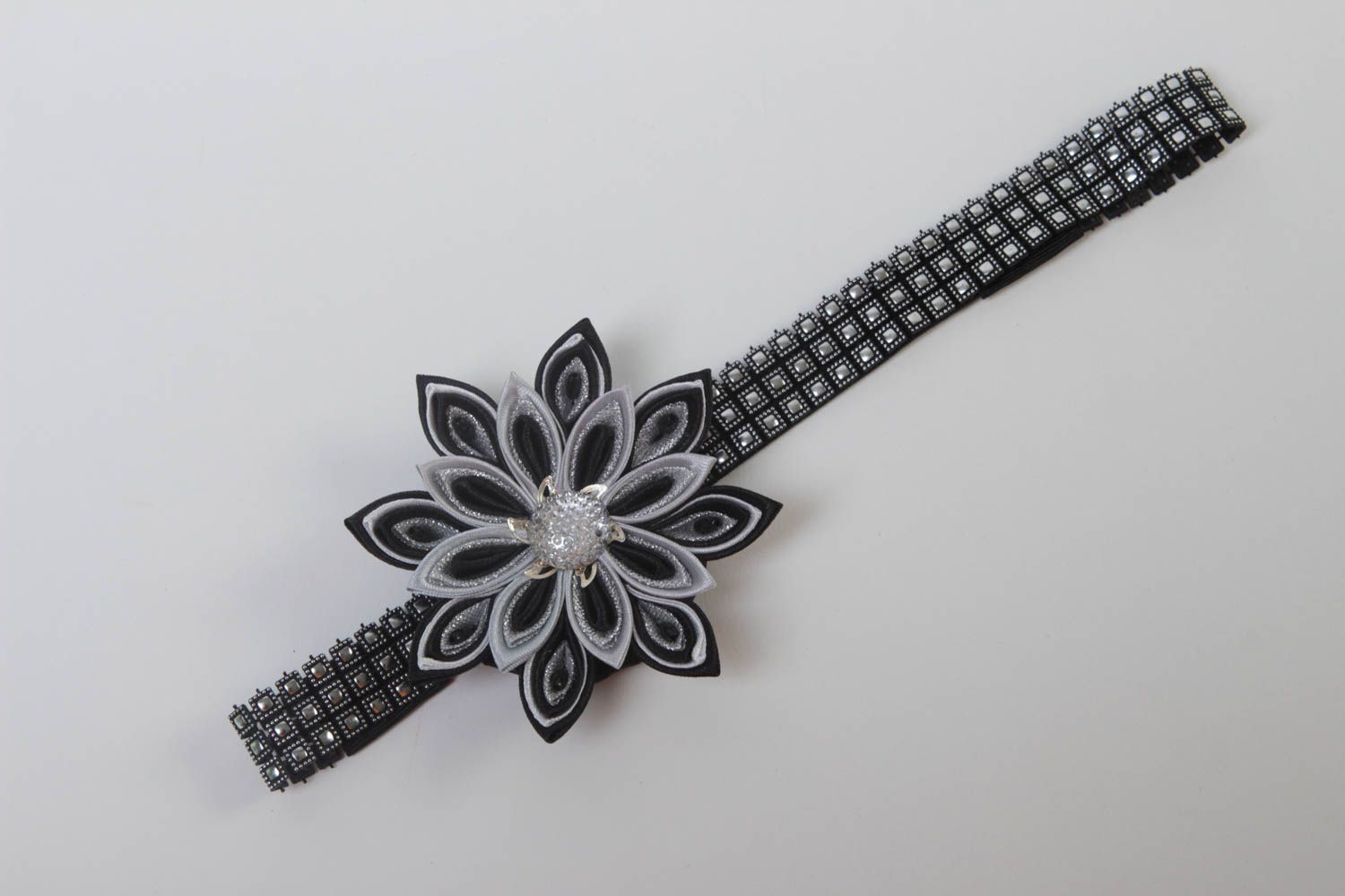 Handmade Haarband mit Blume Haarschmuck schwarz Frauen Accessoire Kanzashi foto 2