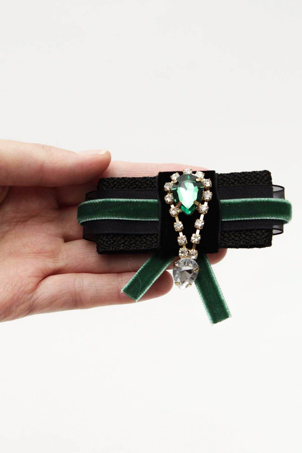 Broche fantaisie Bijou fait main noir-vert foncé vintage en tissus Cadeau femme photo 2