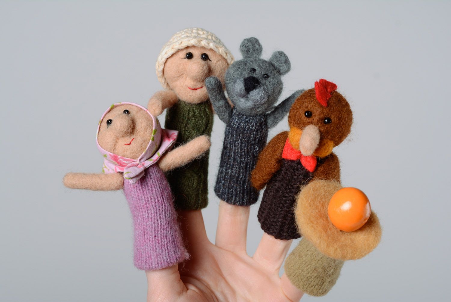 Handmade Finger Theater Set zum Märchen Das Hühnchen Rjaba aus 4 Figuren aus Wolle und 2 Eier foto 2