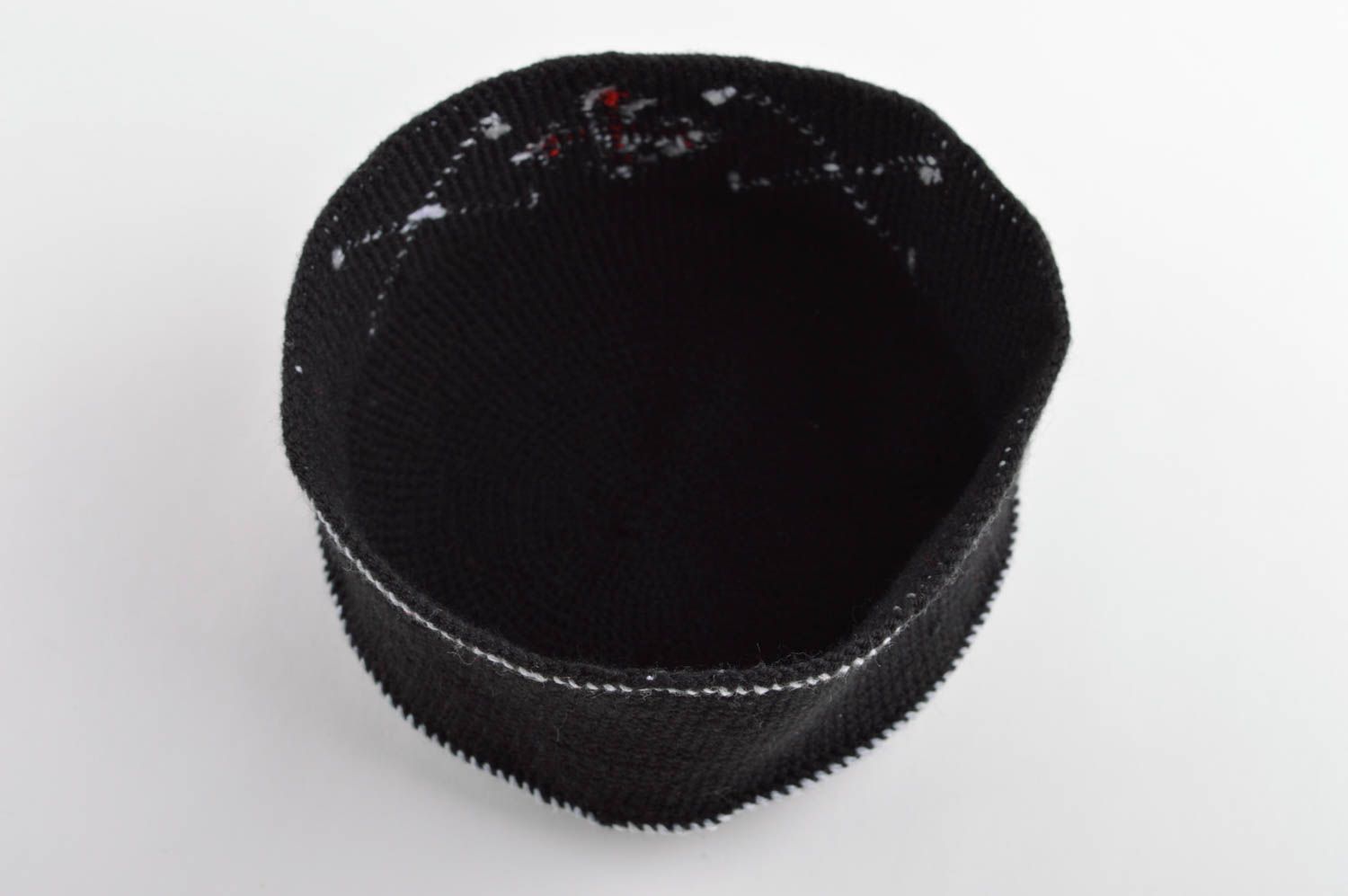 Bonnet tricoté Chapeau fait main noir avec broderie Couvre-chef original photo 5