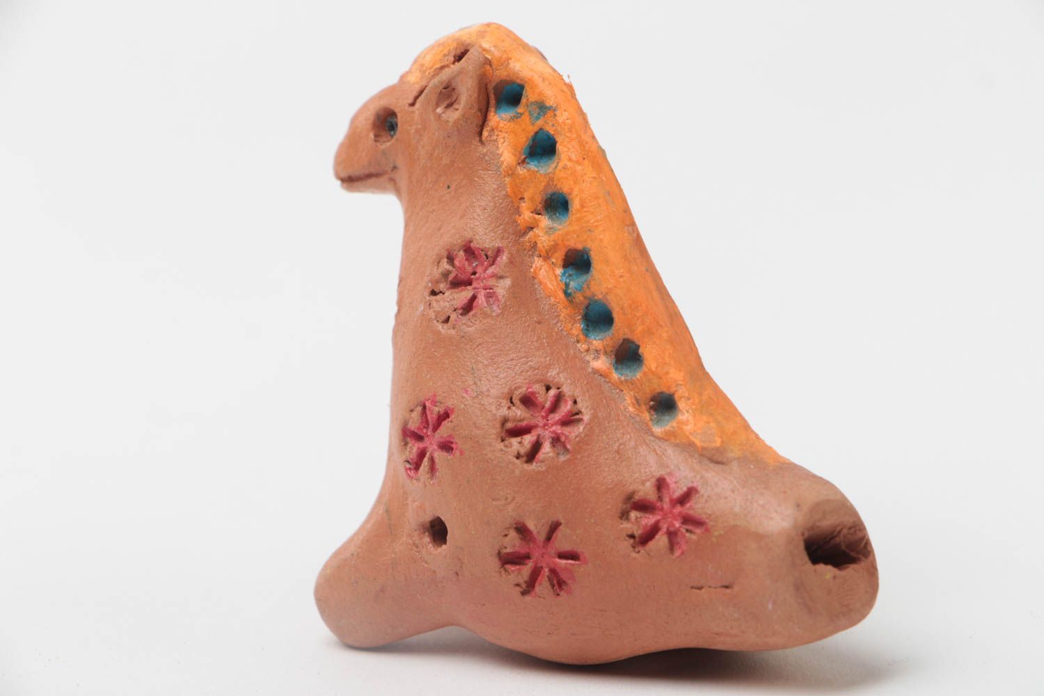Braune öko reine originelle handgemachte Lippenpfeife aus Ton in Form vom Pferd foto 3