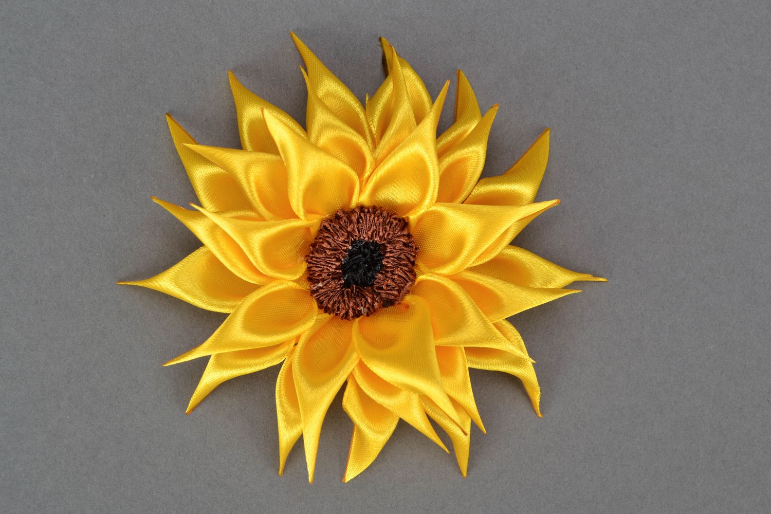 Satin ribbon brooch in the shape of sunflower photo 1