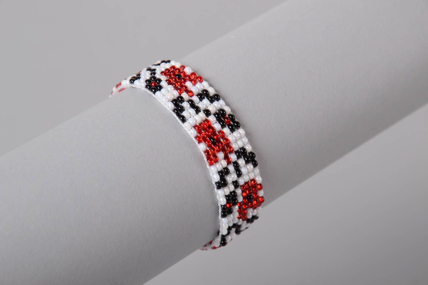 Bracelet en perles de rocaille fait main blanc rouge noir ethnique femme photo 3