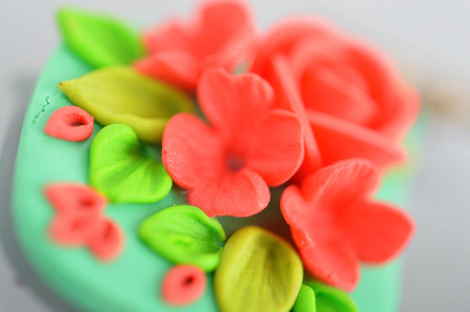 Lange Ohrringe aus Polymerton mit Rosen grell schön künstlerische Handarbeit foto 4